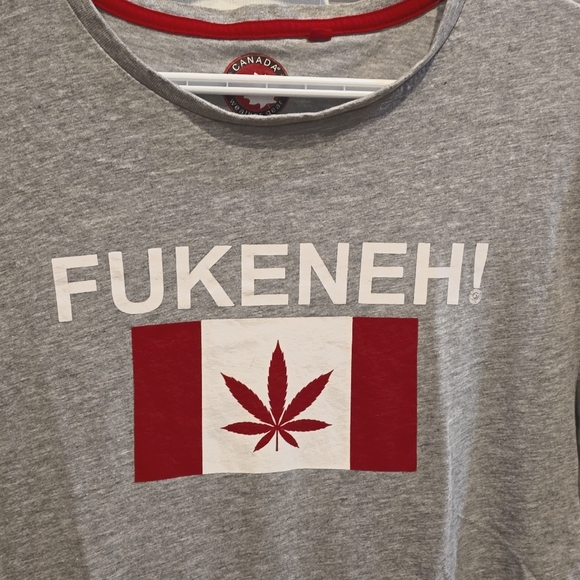 Canada Weather Gear graphic tee, NWT - Picture 3 of 6